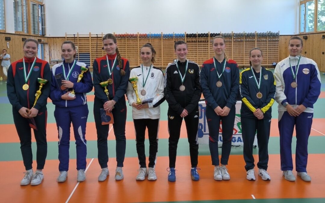 Anna duplázott, Bertalan győzött