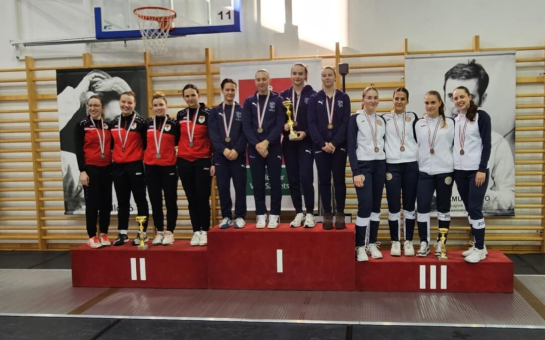 Esélyesek sikere tőrcsapatban