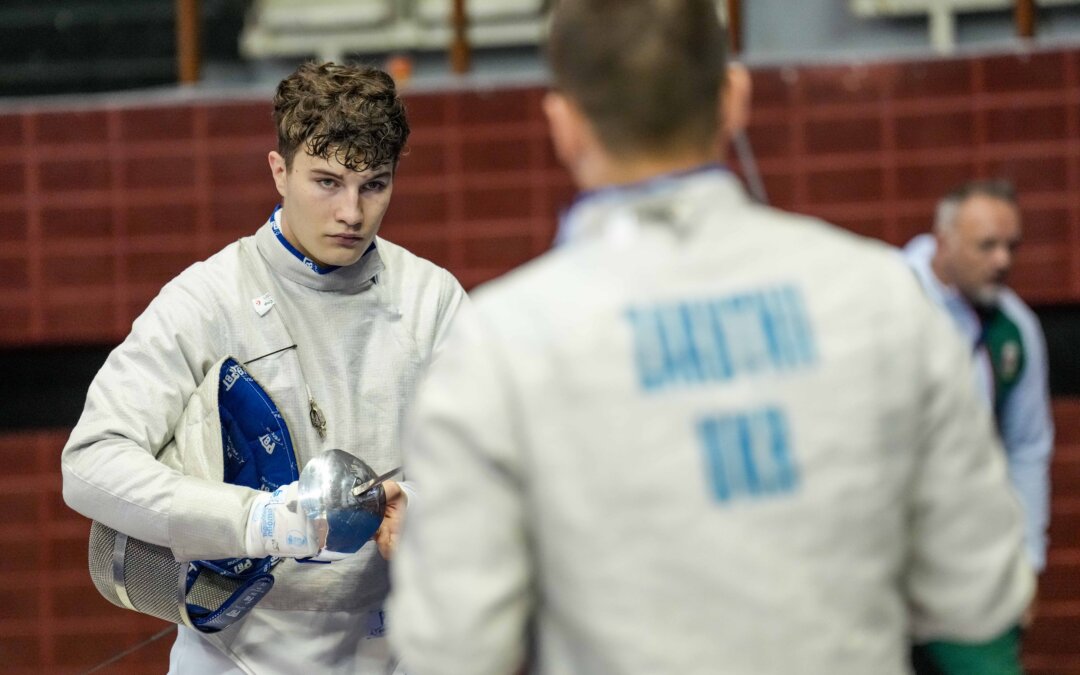 Három kardozó az algíri nyitány főtábláján