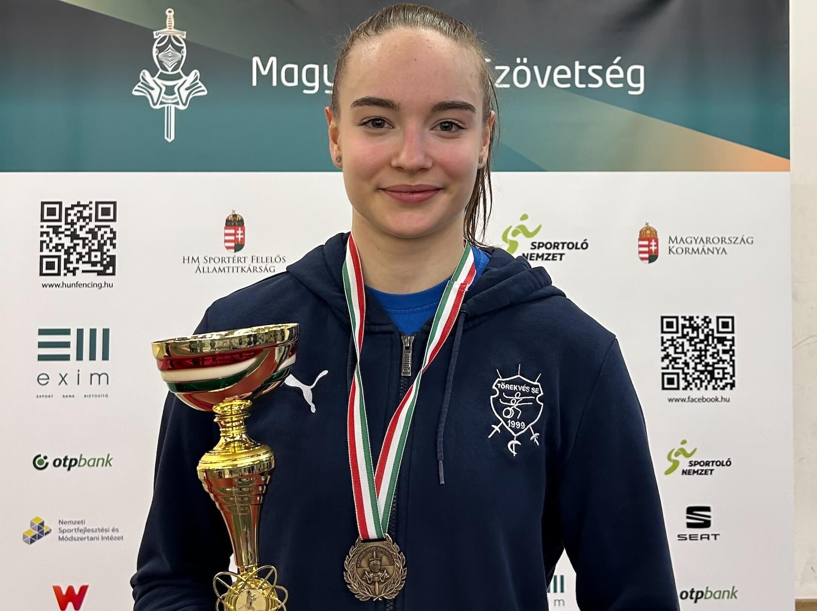 jun női tőr kollár