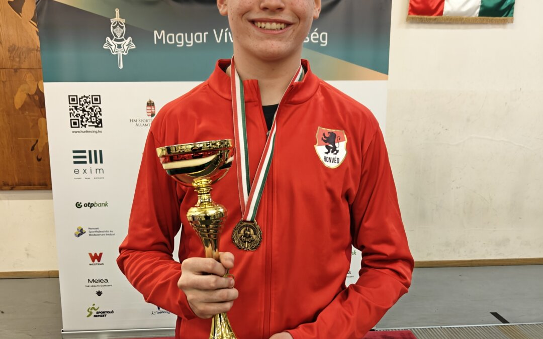 Honvédos aranyak kadet tőrben