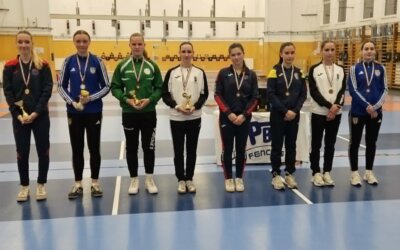 Vasasos aranyak junior kardban